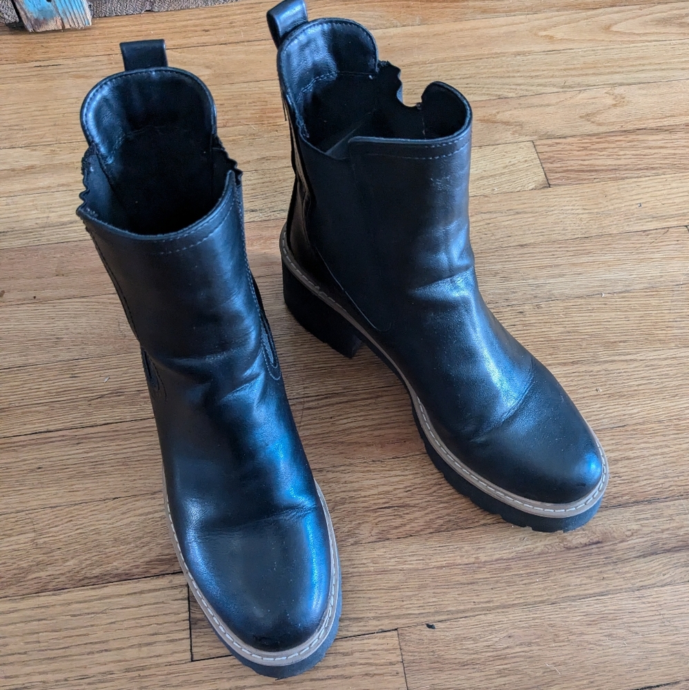 Dolce Vita women's ankle boots in black